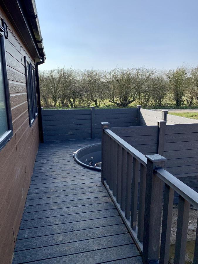 Elm 35 Hot Tub Garton